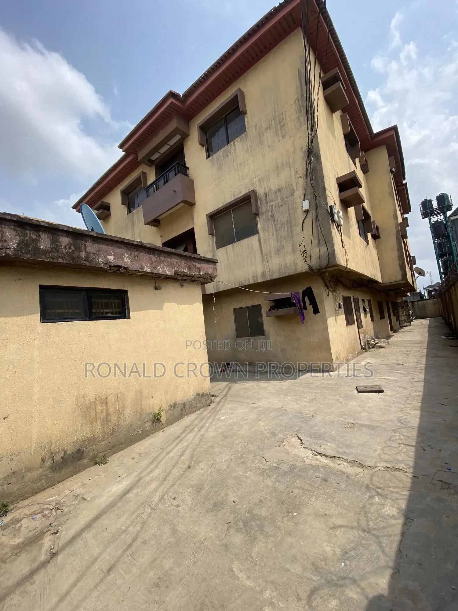 3bdrm Block of Flats in Ago Palace for sale