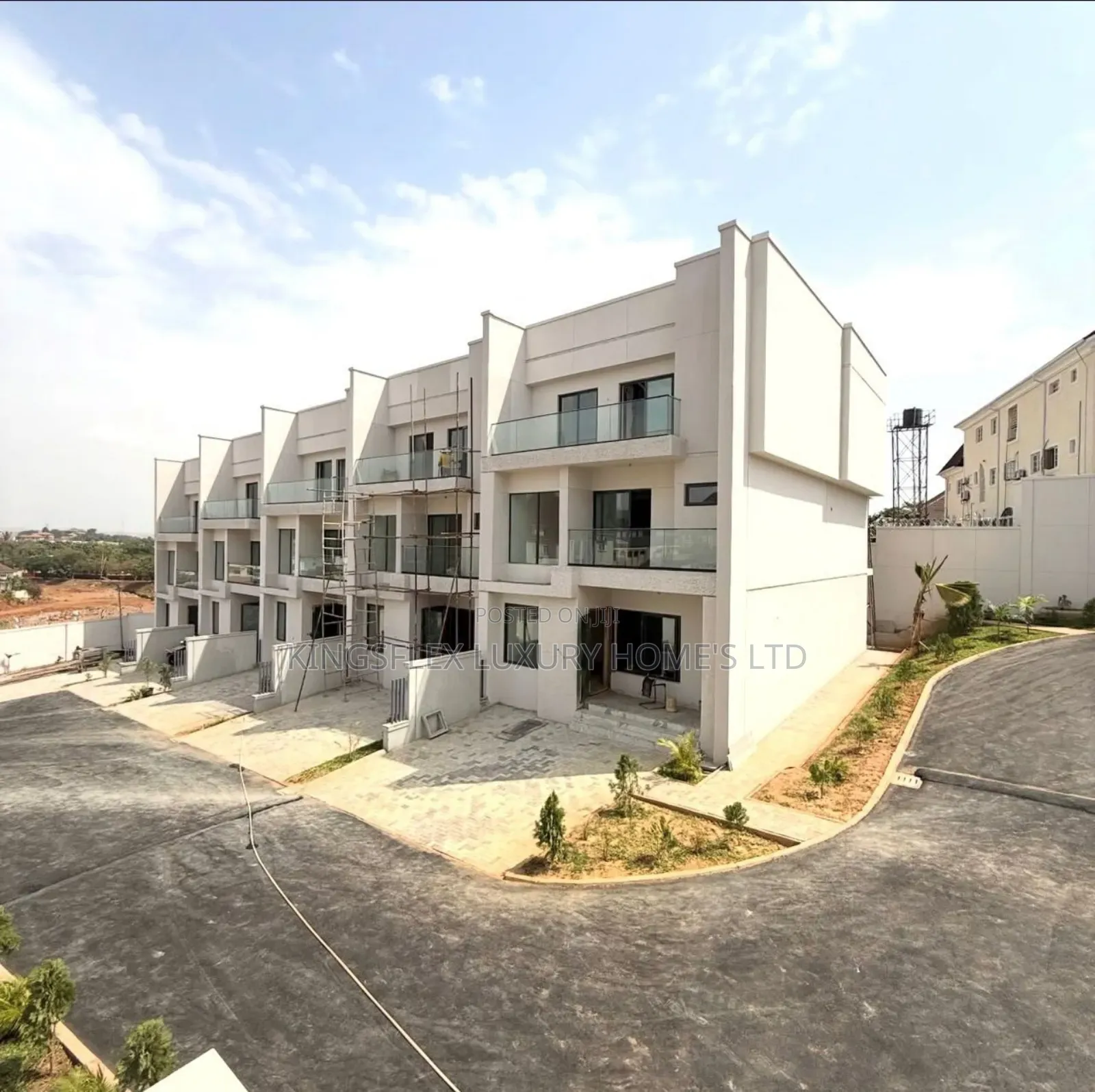 2bdrm Apartment in It Own Compound, Maitama for sale
