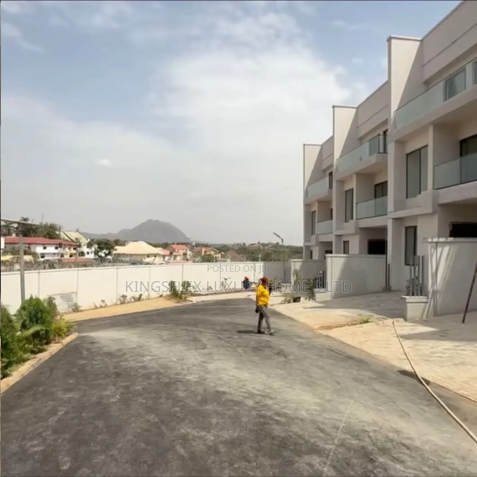 2bdrm Apartment in It Own Compound, Maitama for sale