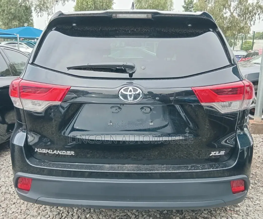 Toyota Highlander XLE 4dr SUV AWD (3.5L 6cyl 6A) 2015 Black