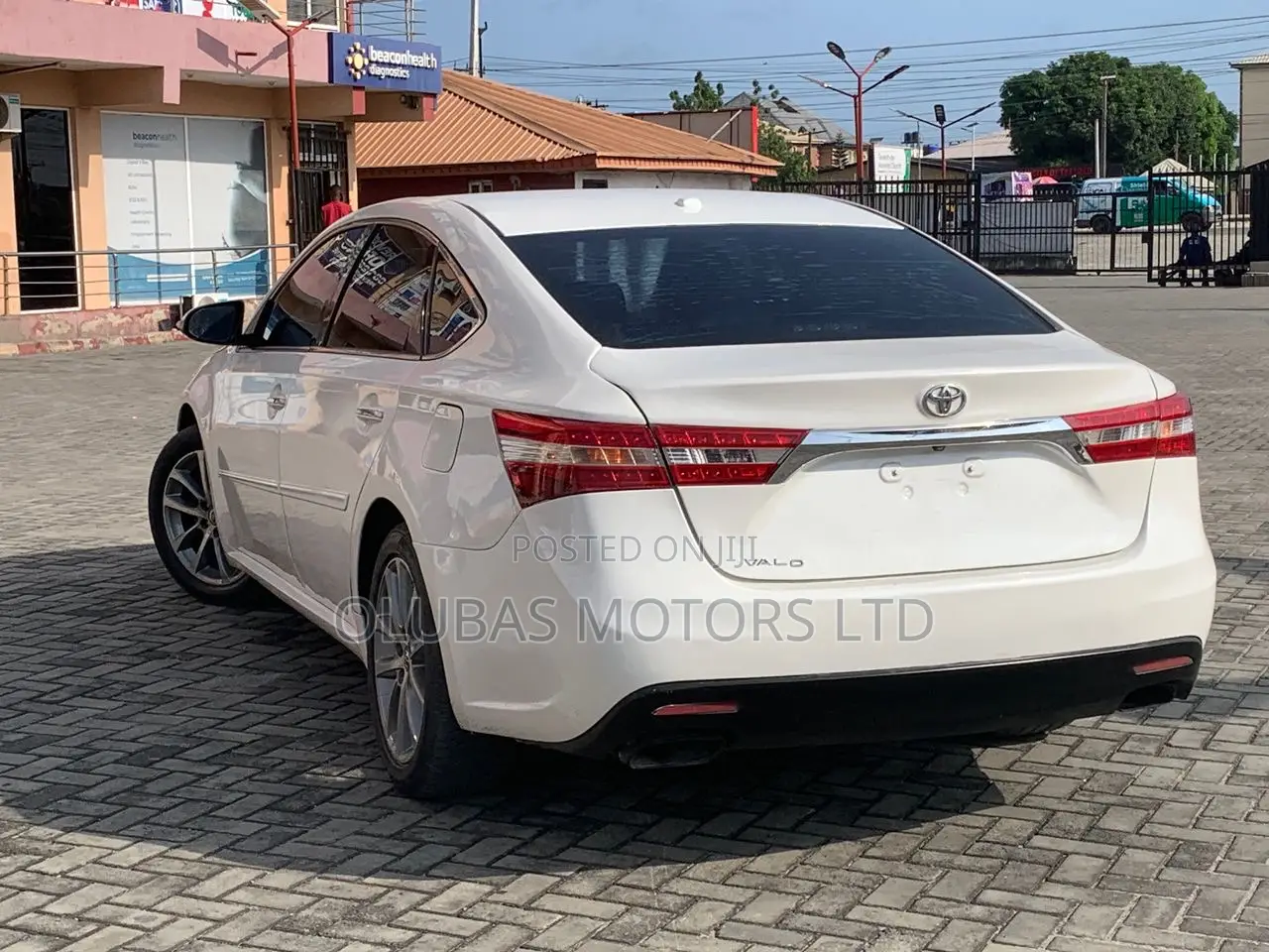 Toyota Avalon XLE 4dr Sedan (3.5L 6cyl 6A) 2015 White