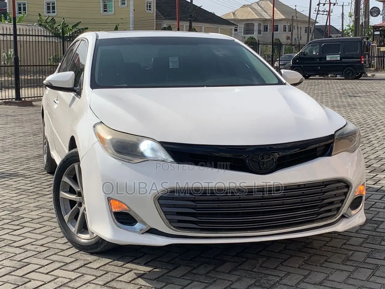 Toyota Avalon XLE 4dr Sedan (3.5L 6cyl 6A) 2015 White