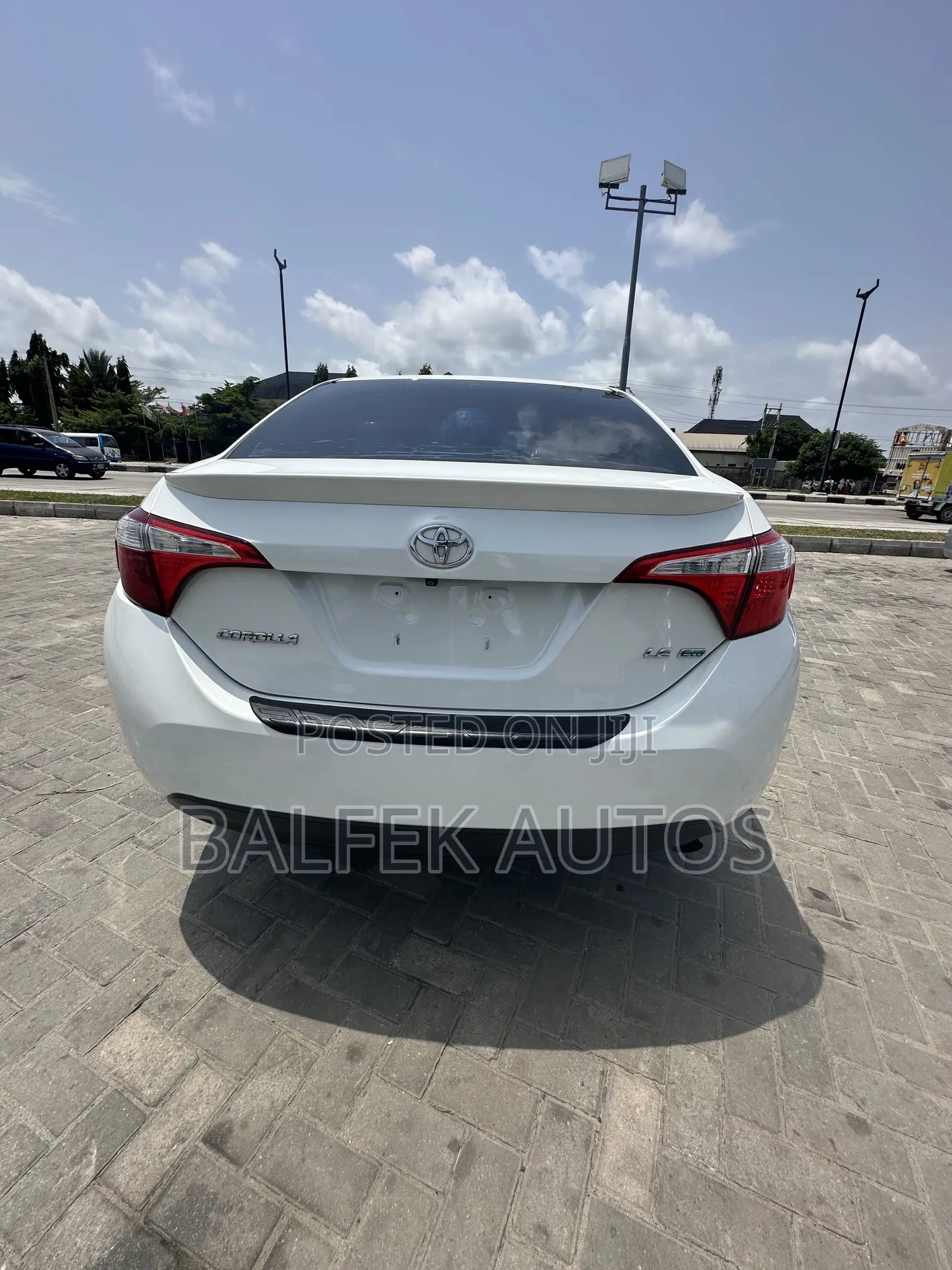 Toyota Corolla LE Eco 4dr Sedan (1.8L 4cyl CVT) 2014 White