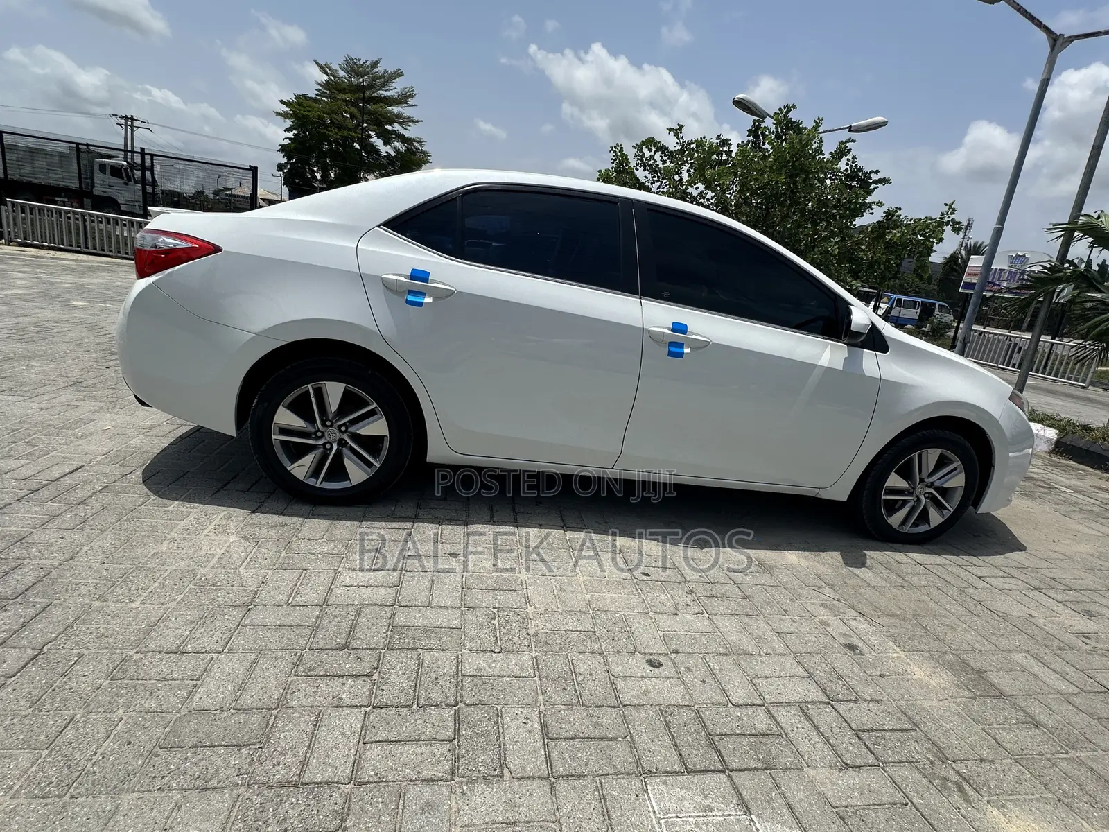 Toyota Corolla LE Eco 4dr Sedan (1.8L 4cyl CVT) 2014 White