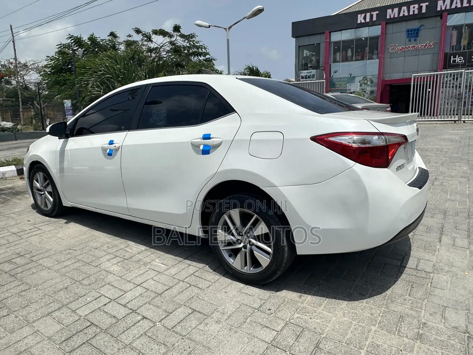 Toyota Corolla LE Eco 4dr Sedan (1.8L 4cyl CVT) 2014 White