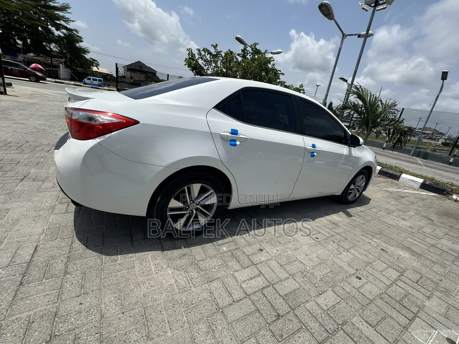 Toyota Corolla LE Eco 4dr Sedan (1.8L 4cyl CVT) 2014 White