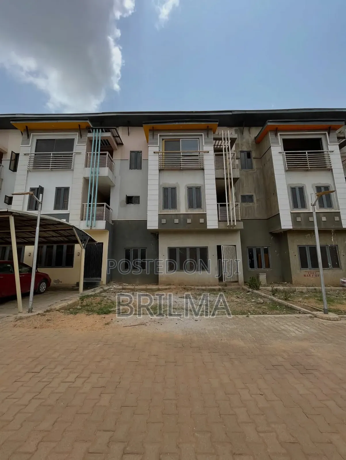 4bdrm Duplex in Life Camp for sale