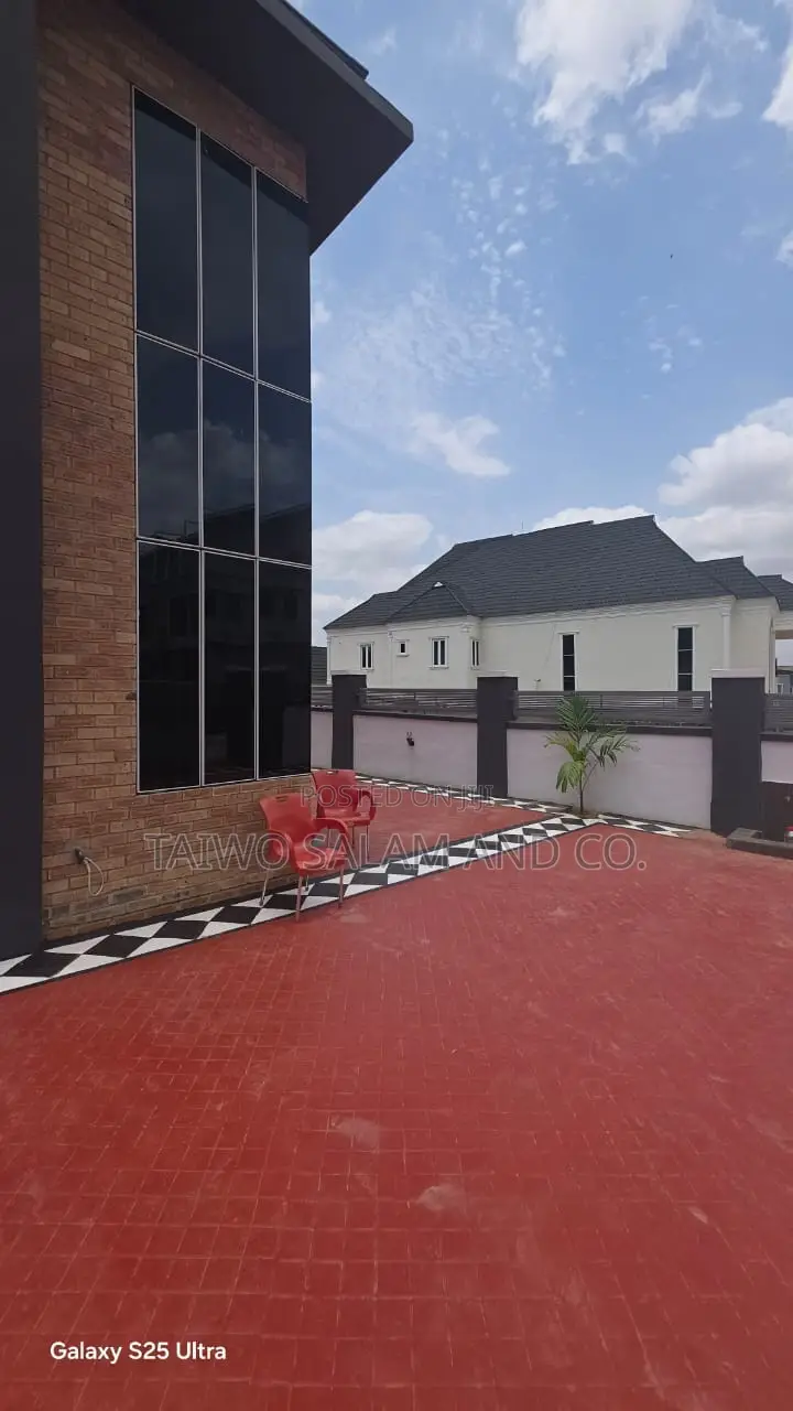 4bdrm Duplex in Akobo for sale