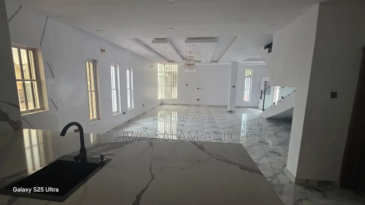 4bdrm Duplex in Akobo for sale