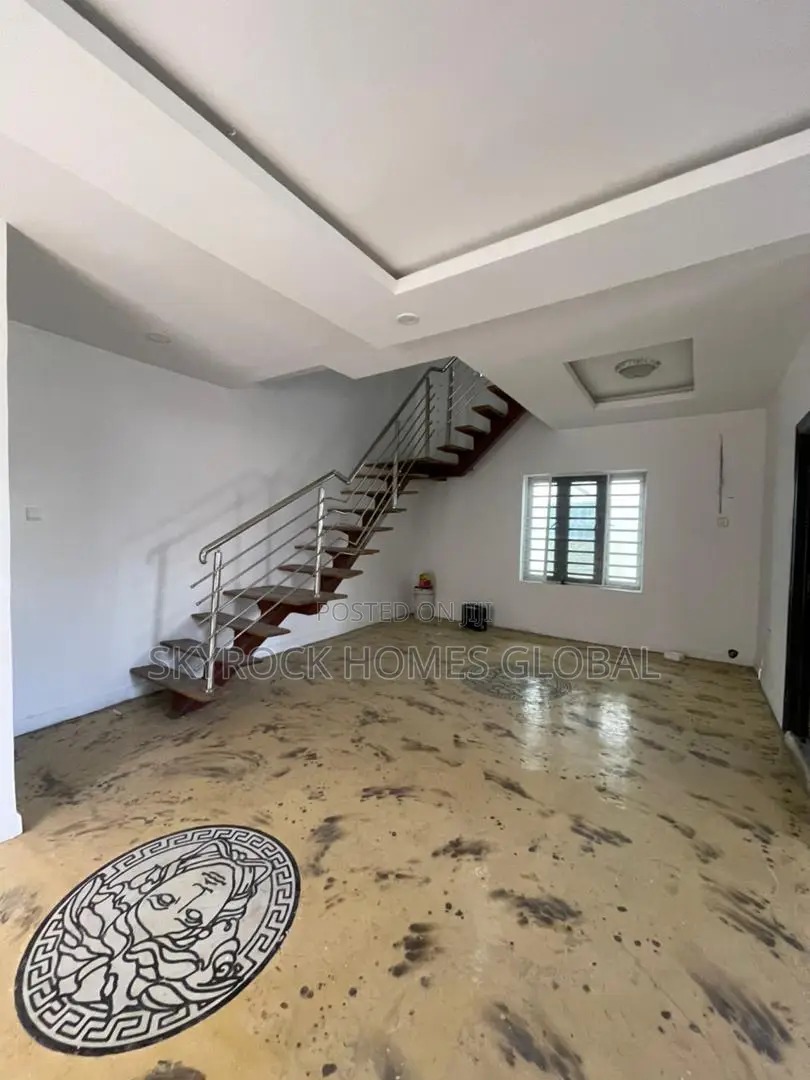 3 Bedroom Maisonette