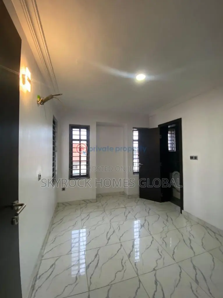 3bdrm Block of Flats in Igbo-efon for rent