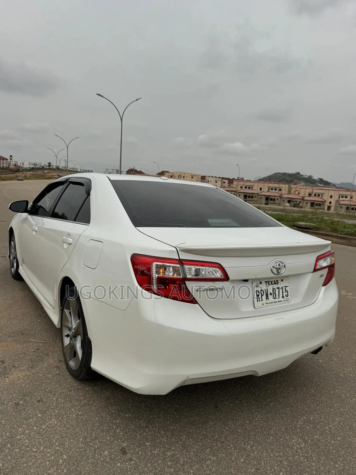 Toyota Camry SE 4dr Sedan (2.5L 4cyl 6A) 2013 White