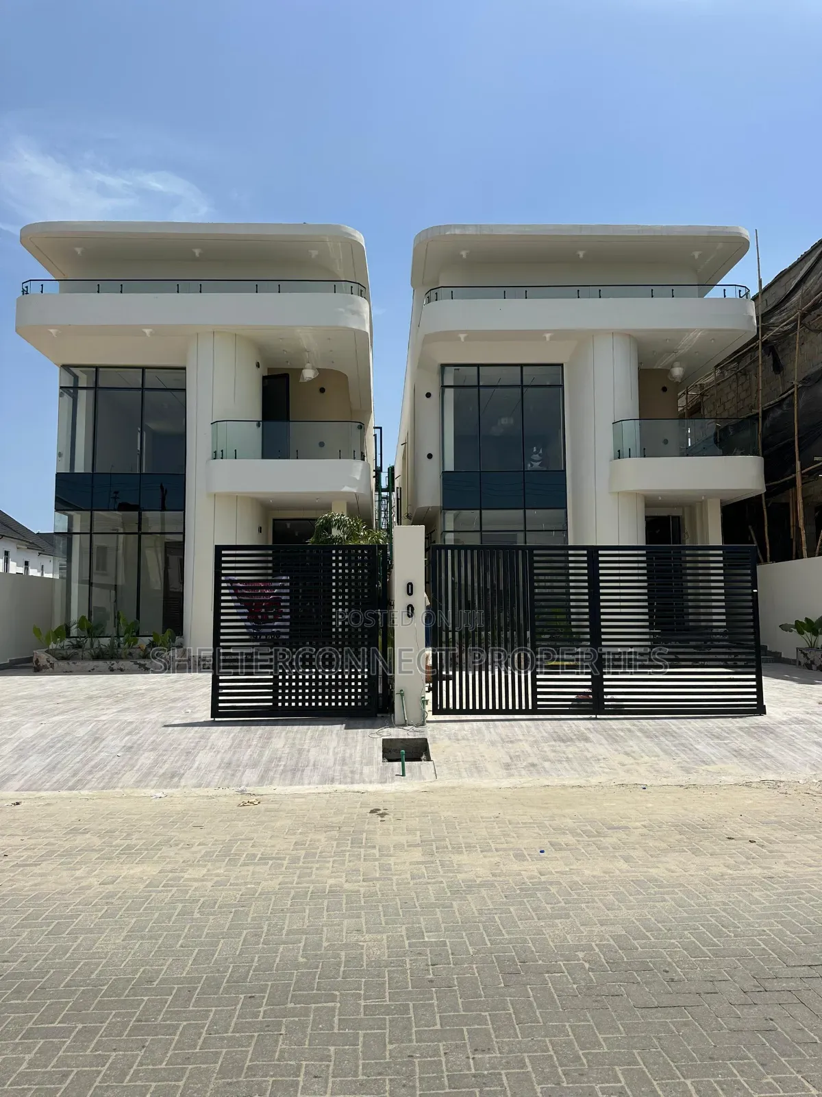 5bdrm Duplex in Off Lekki-Epe Expressway for sale