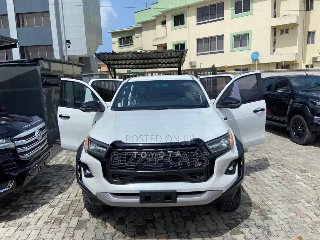 New Toyota Hilux 2024 White