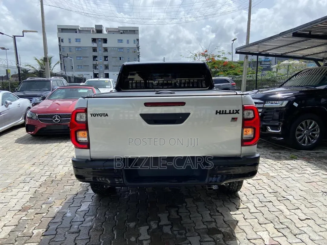 New Toyota Hilux 2024 White