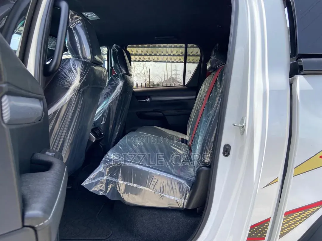 New Toyota Hilux 2024 White