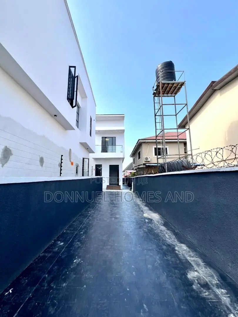 4bdrm Duplex in Lekki Expressway for sale