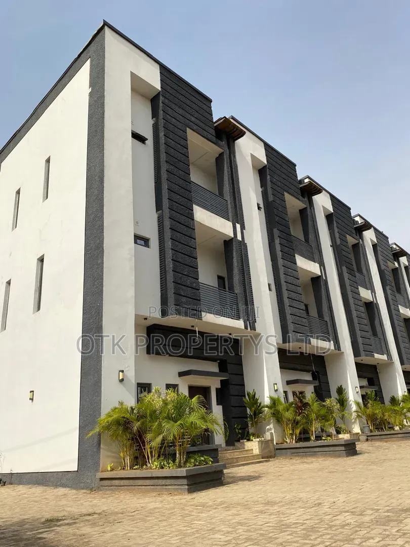 5bdrm Duplex in Life Camp for sale