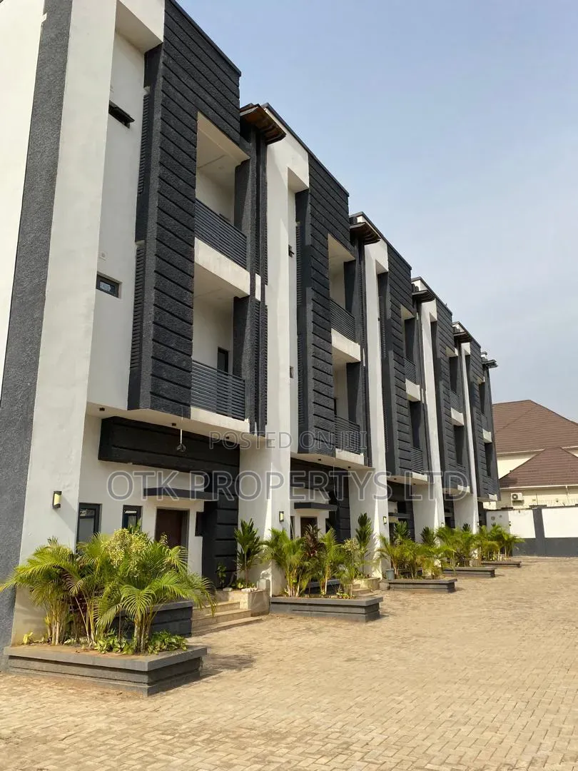 5bdrm Duplex in Life Camp for sale