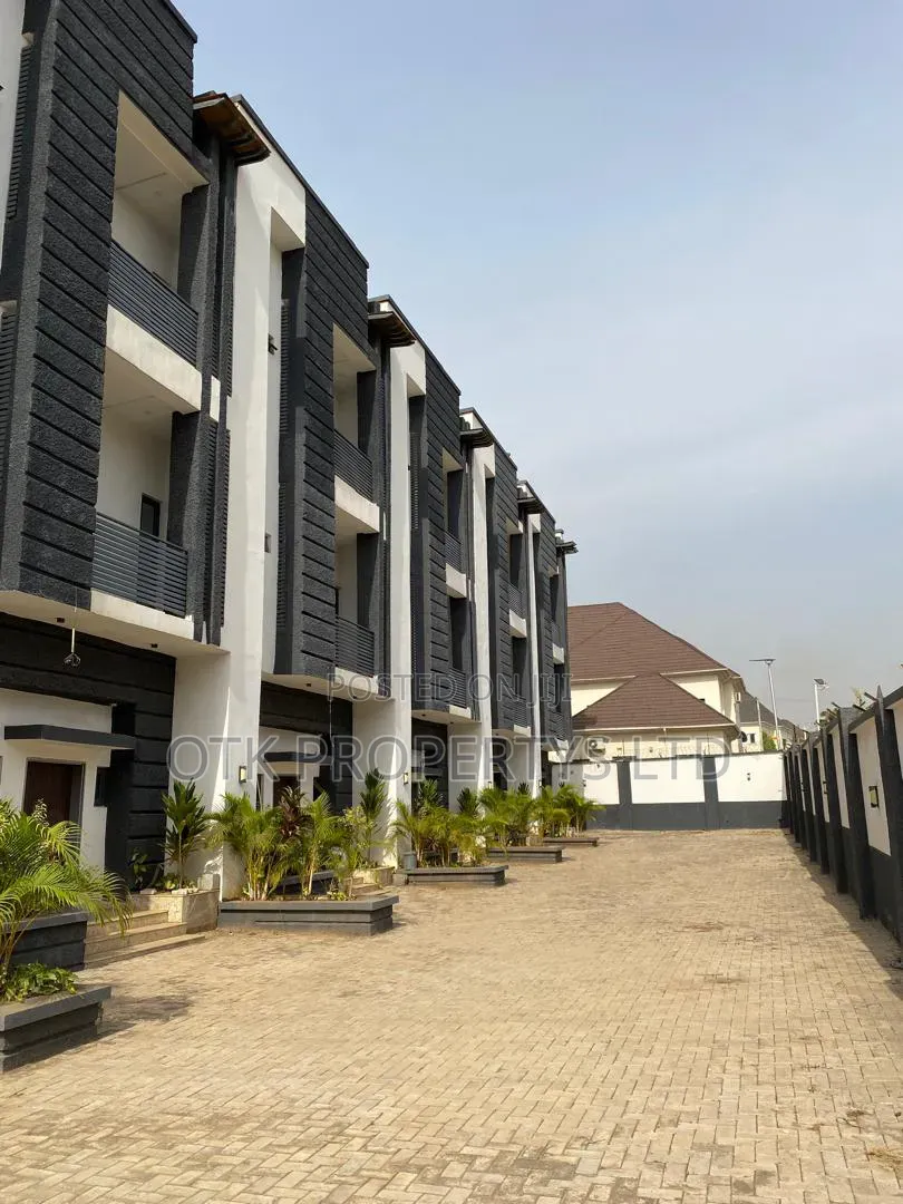 5bdrm Duplex in Life Camp for sale