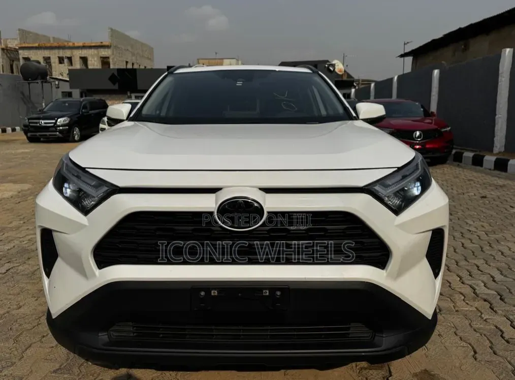 Toyota RAV4 2024 White