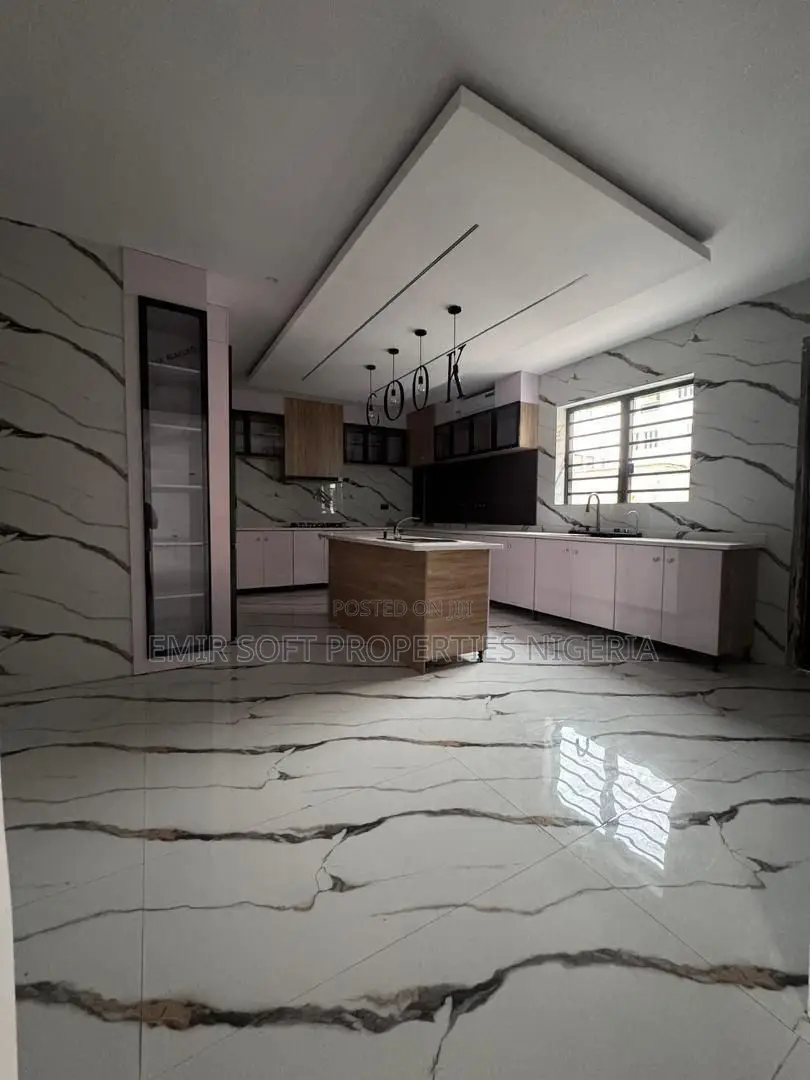 5bdrm Duplex in Engr. Lere Adigun, Basorun for sale