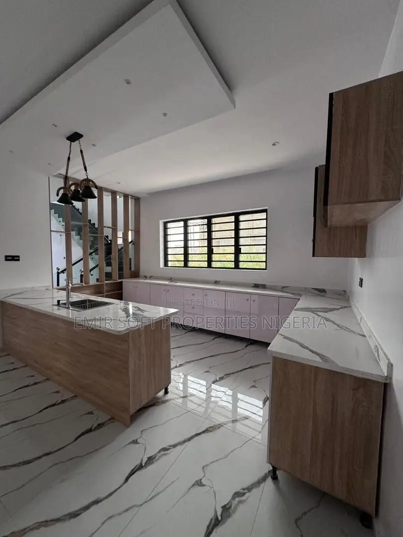 5bdrm Duplex in Engr. Lere Adigun, Basorun for sale