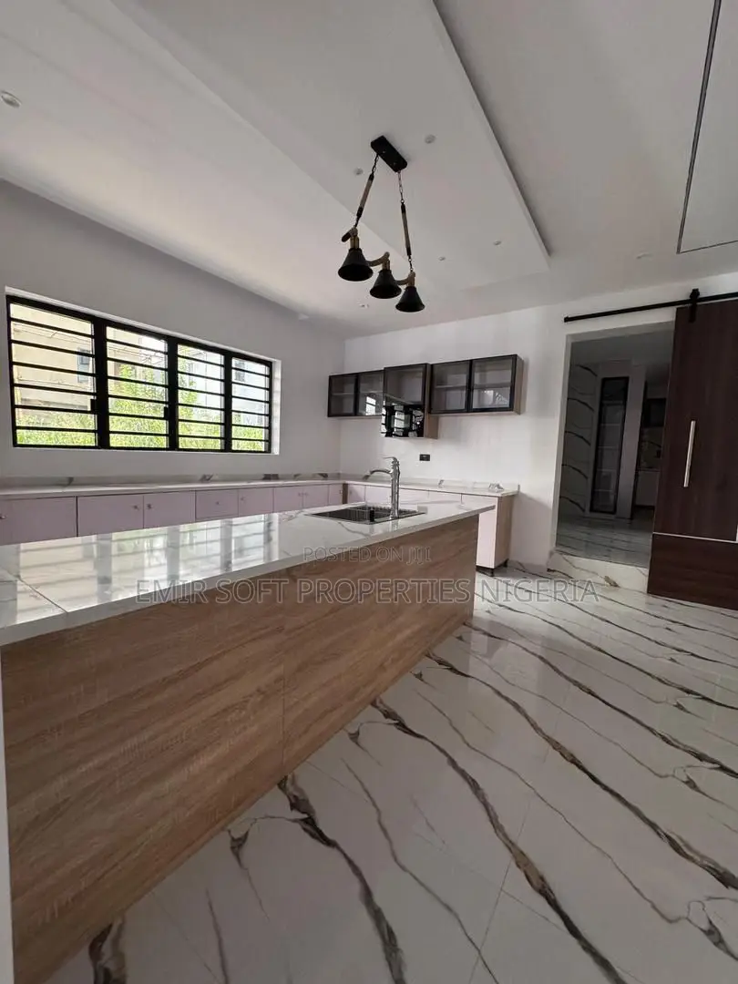 5bdrm Duplex in Engr. Lere Adigun, Basorun for sale