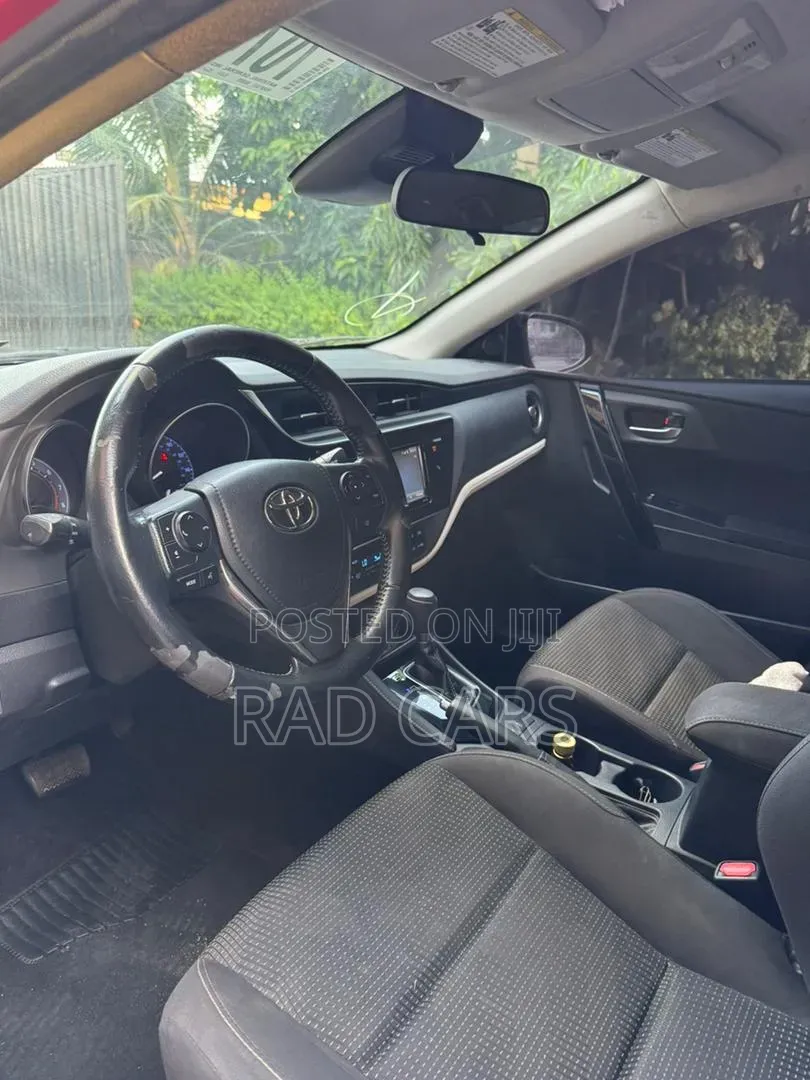 Toyota Corolla SE Special Edition 4dr Sedan (1.8L 4cyl CVT) 2017 Red