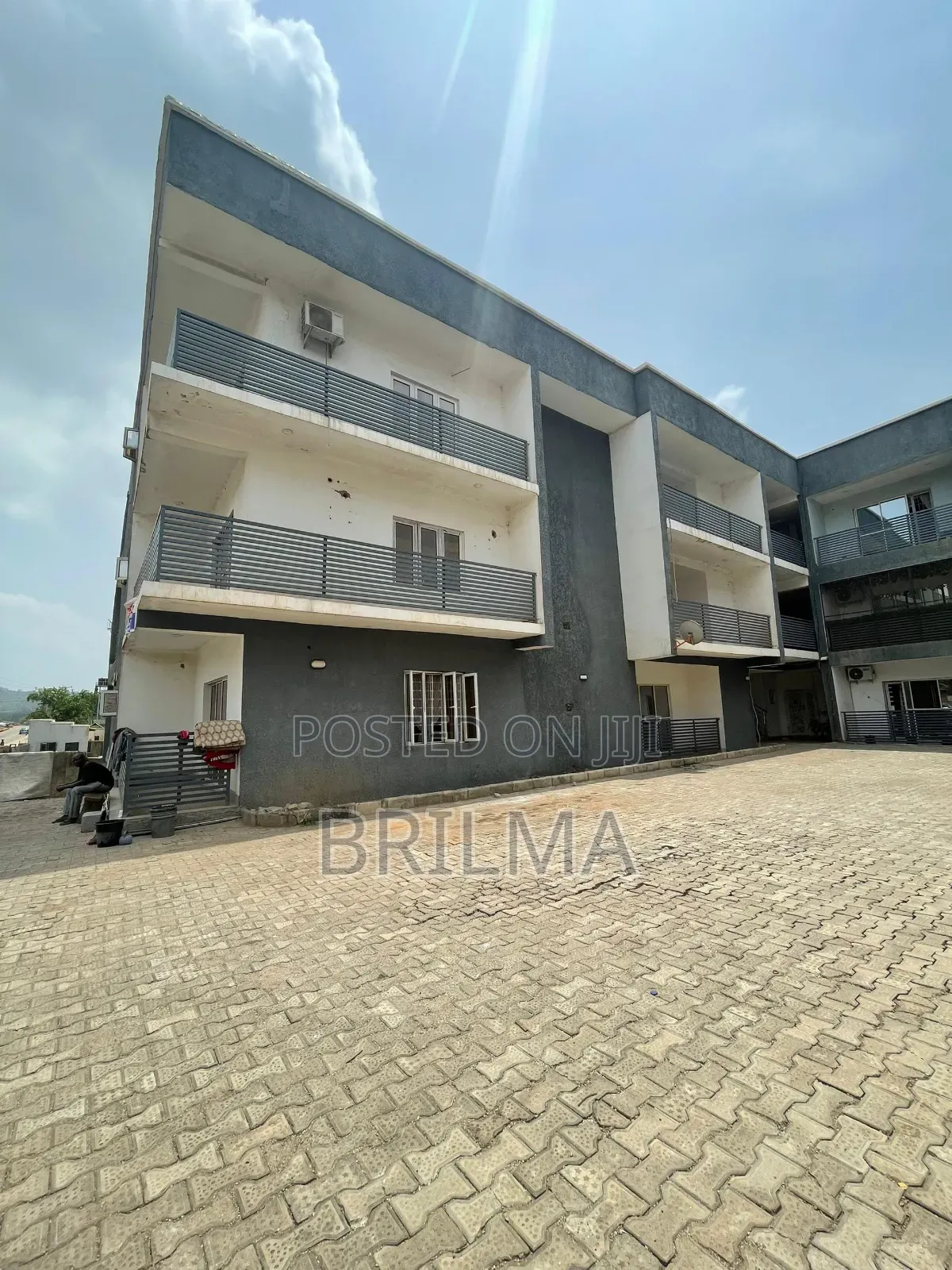 3bdrm Block of Flats in Life Camp for sale
