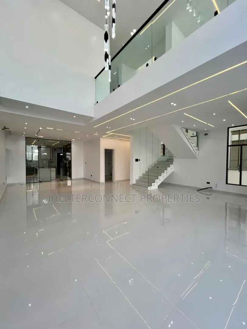 6bdrm Duplex in Lekki Expressway for sale