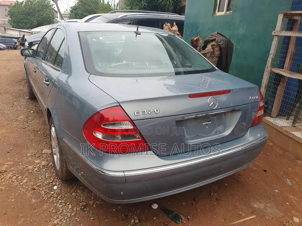 Mercedes-Benz E320 2004 Blue