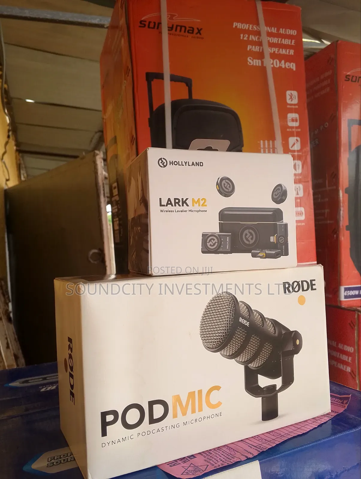 Hollyland Lark M2 Wireless Pin Mic.