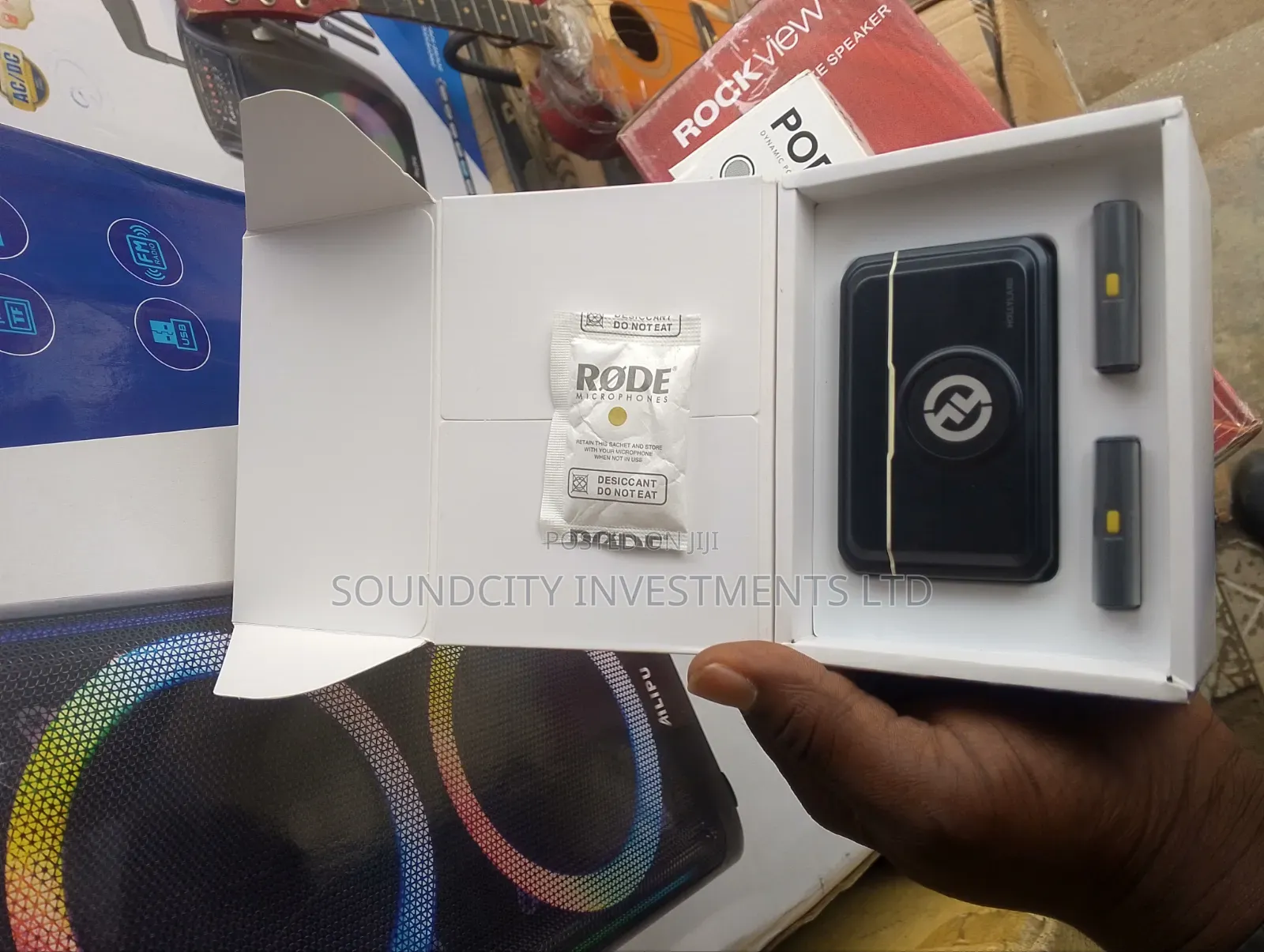 Hollyland Lark M2 Wireless Pin Mic.