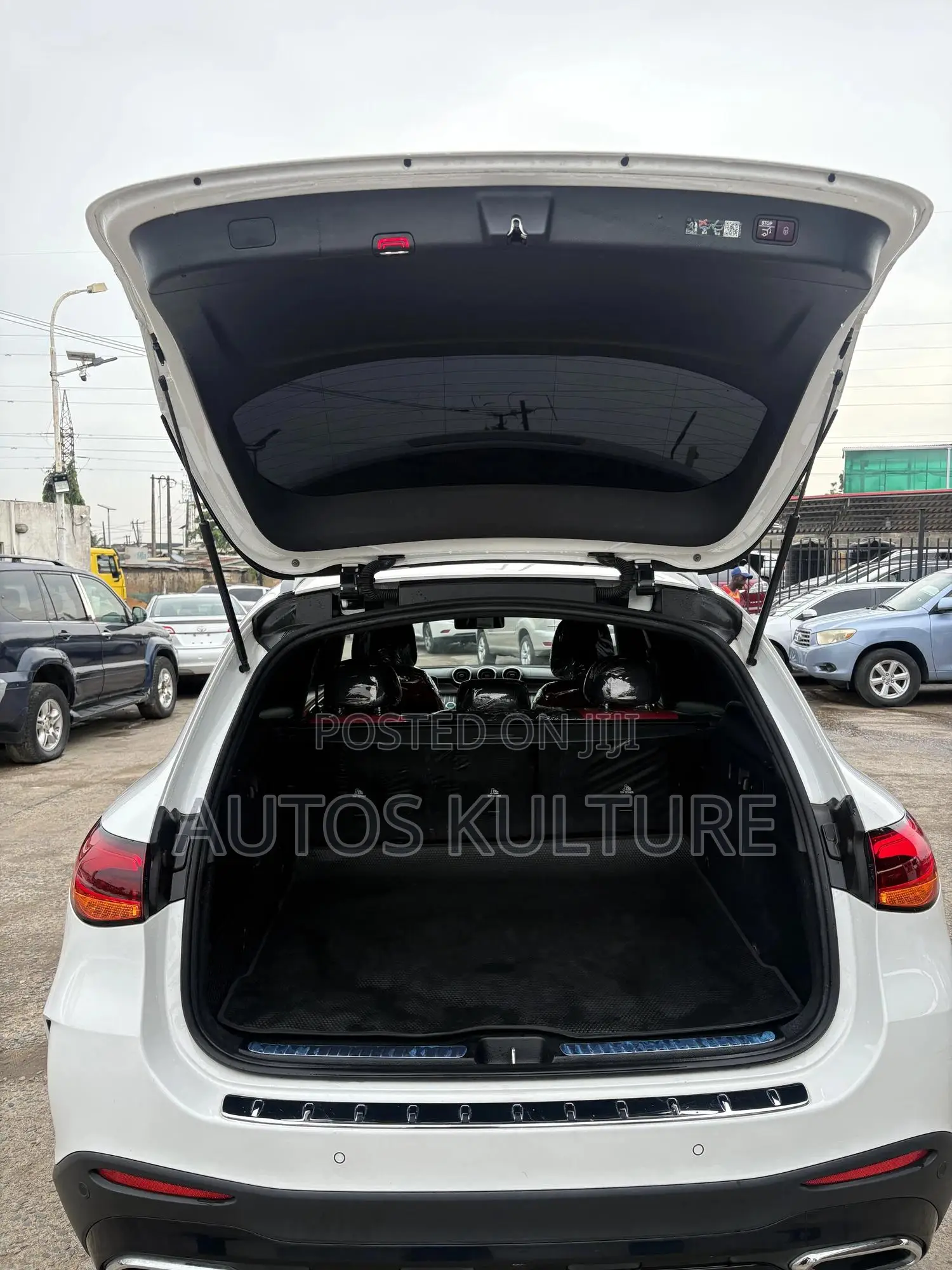 Mercedes-Benz GLC-Class GLC 300 2023 White