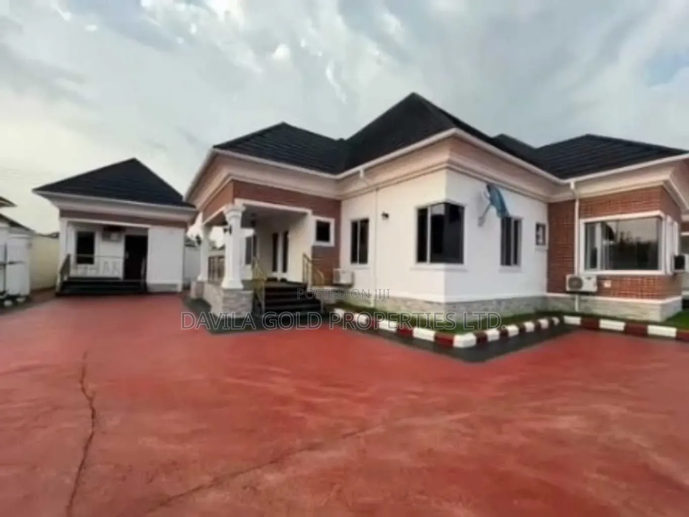 5bdrm Bungalow in Benin City for sale