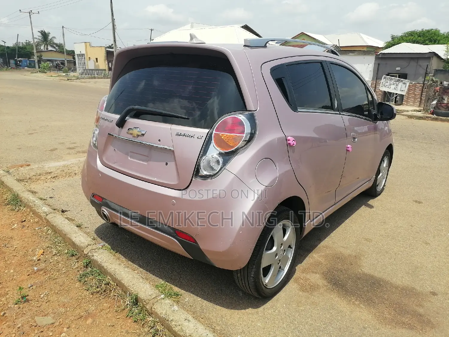 Chevrolet Spark 2011 Gold