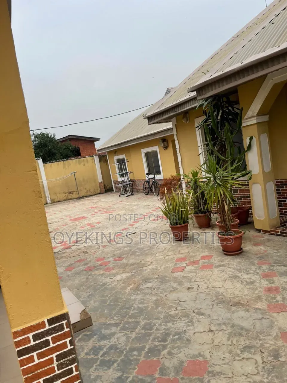 3bdrm Block of Flats in Sunshine Sch, Akala Express for sale