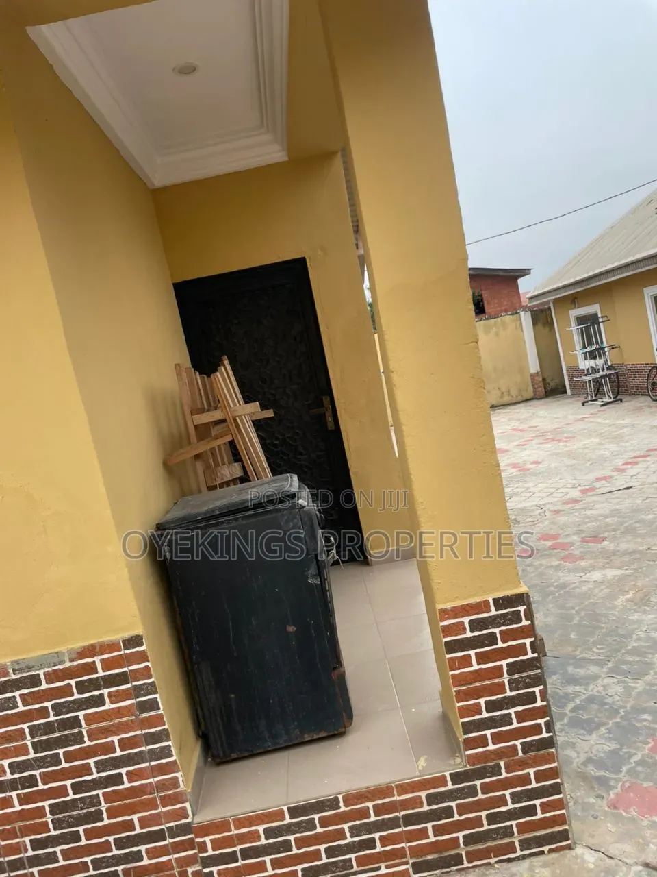3bdrm Block of Flats in Sunshine Sch, Akala Express for sale