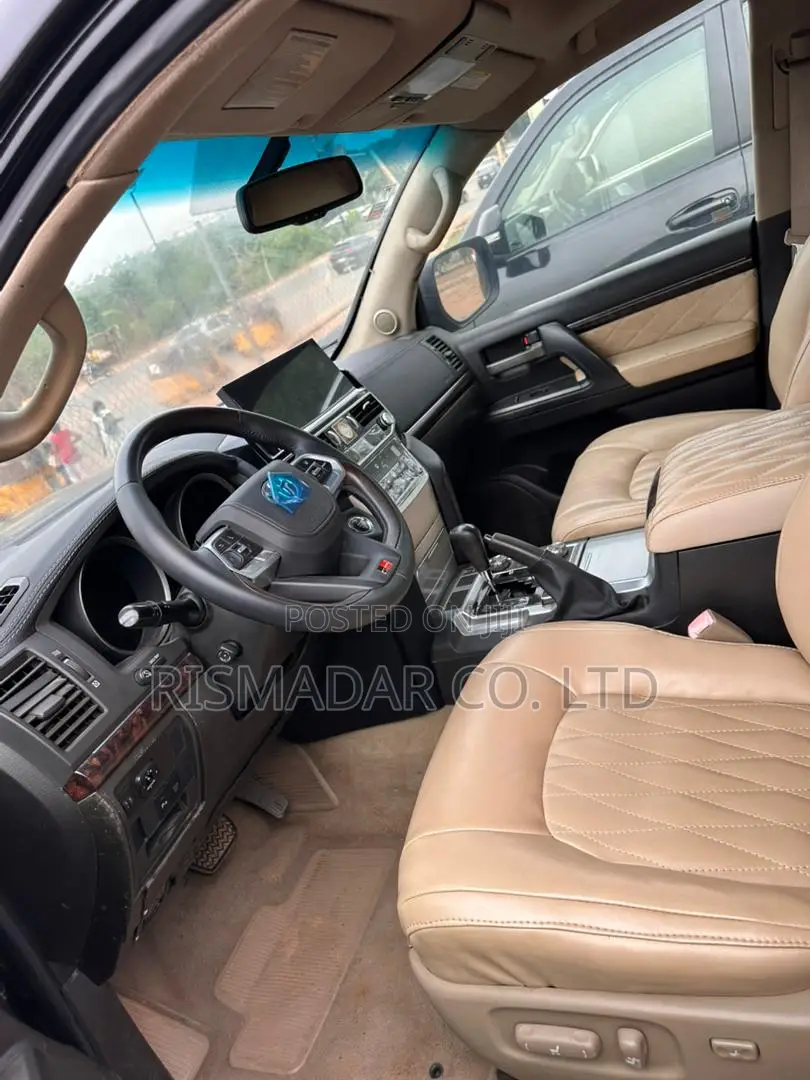 Toyota Land Cruiser 2023 Black