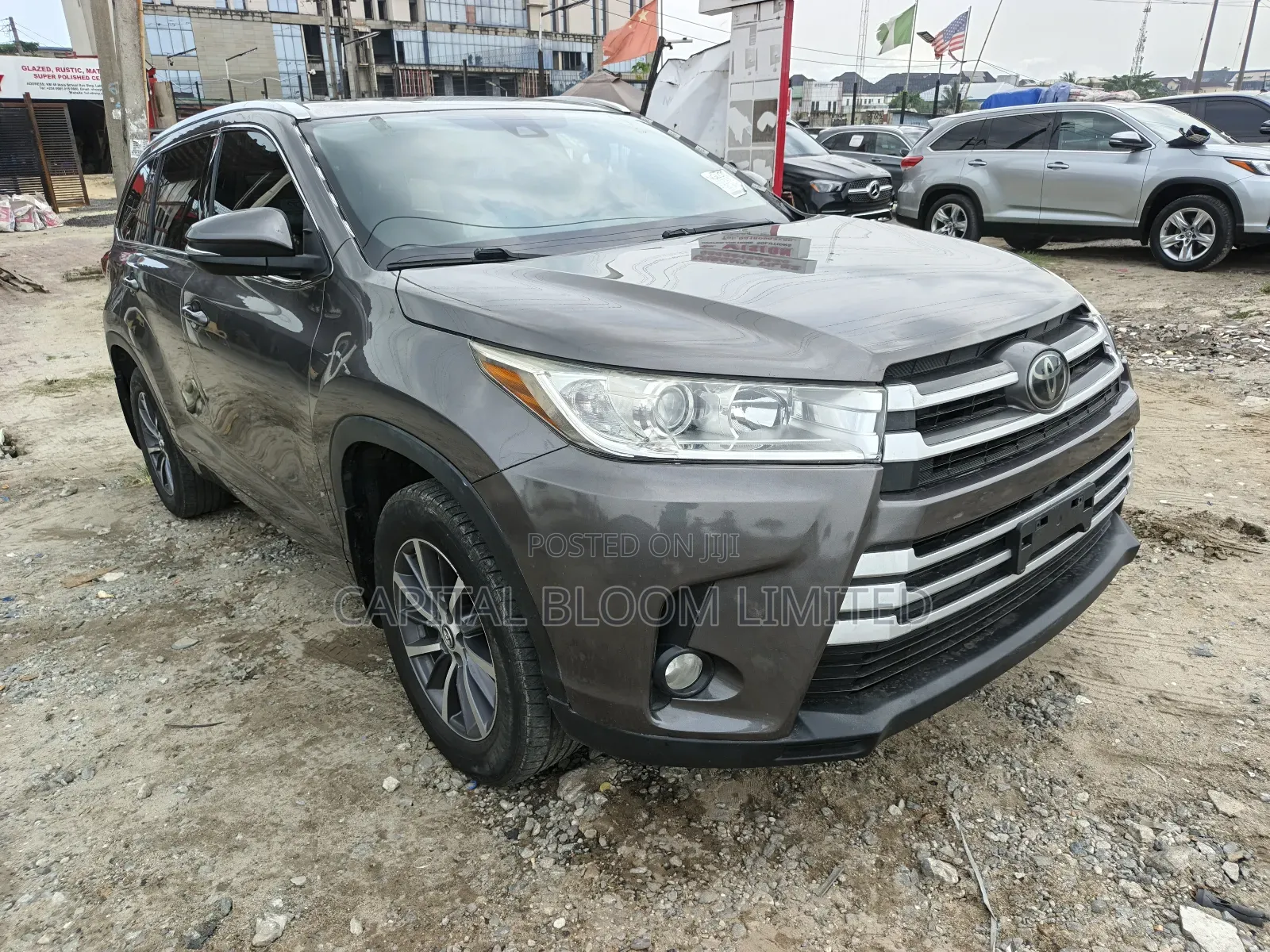 Toyota Highlander XLE 4x4 V6 (3.5L 6cyl 8A) 2017 Gray