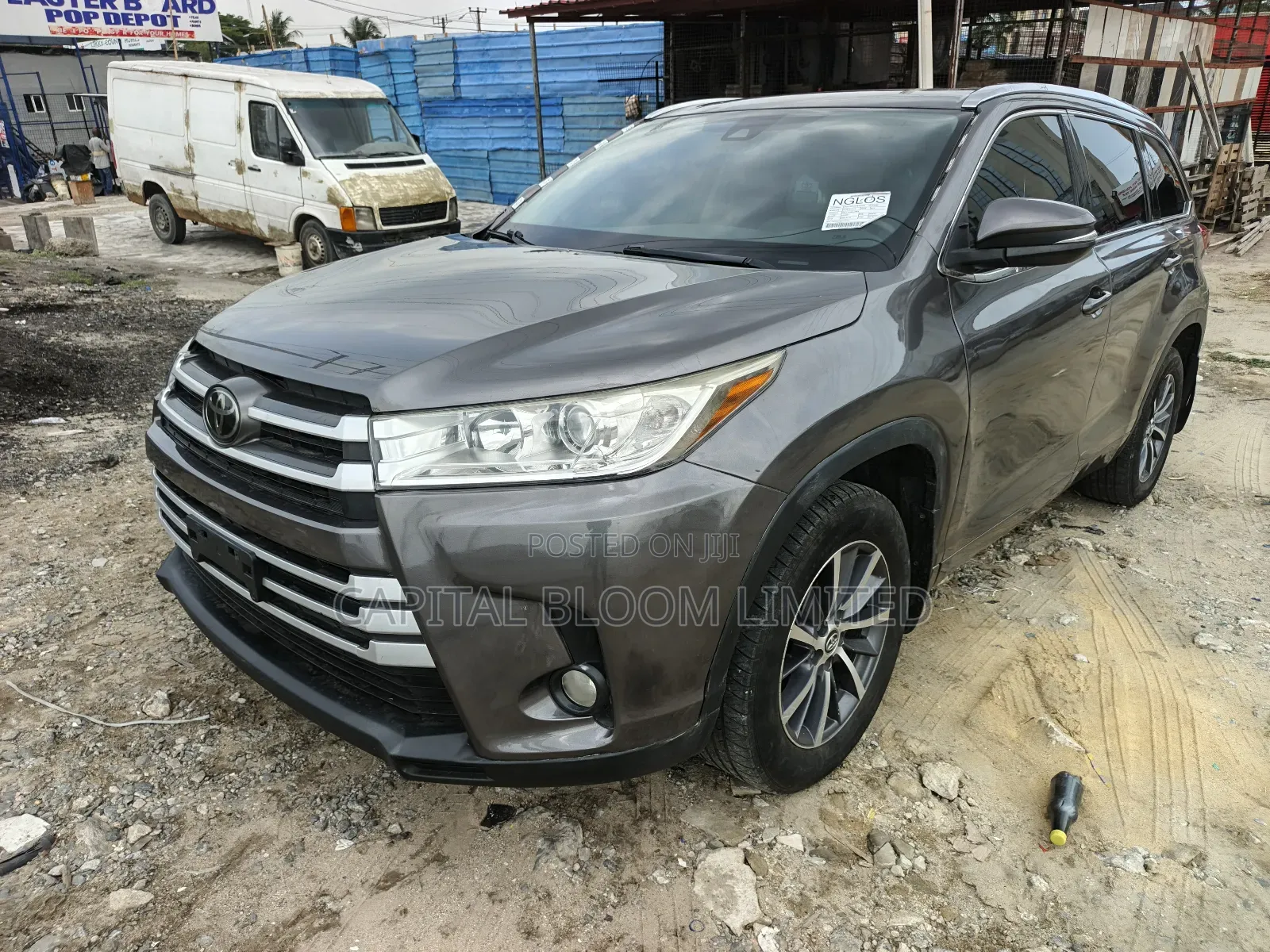 Toyota Highlander XLE 4x4 V6 (3.5L 6cyl 8A) 2017 Gray