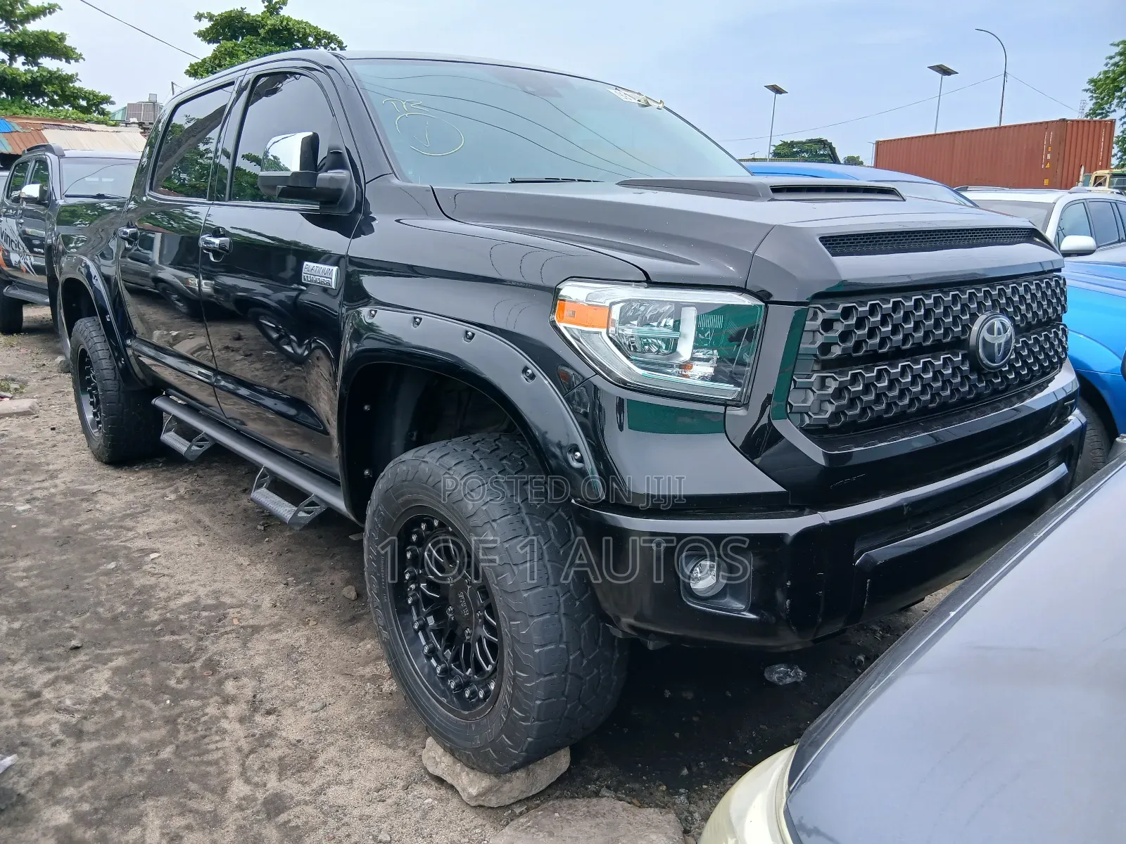 Toyota Tundra Platinum 5.7L V8 4x4 CrewMax 5.6 ft. box 145.7 in. WB