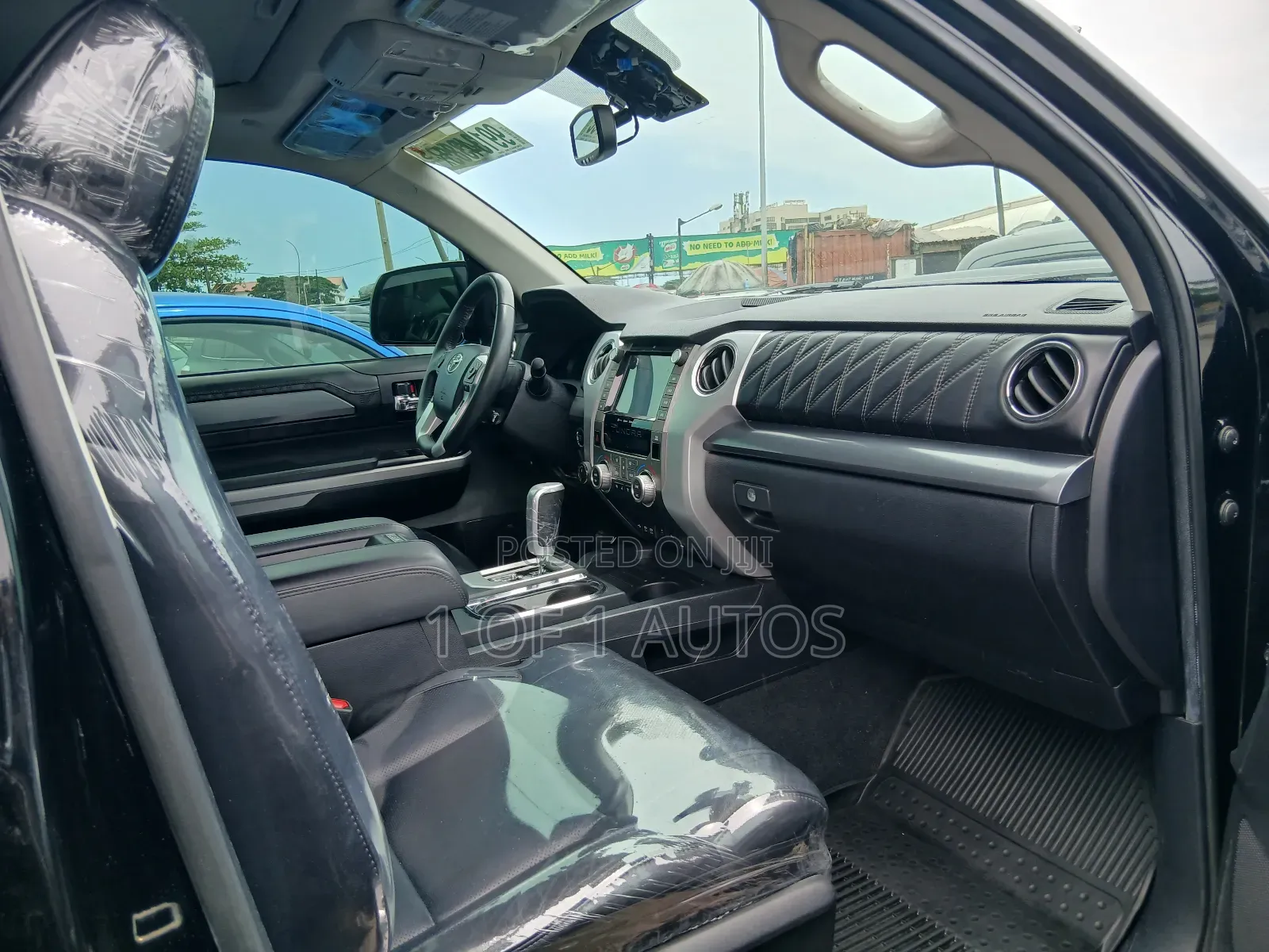 Toyota Tundra Platinum 5.7L V8 4x4 CrewMax 5.6 ft. box 145.7 in. WB
