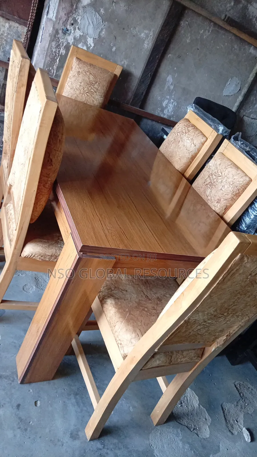 Six Seater Neat Dining Table Set