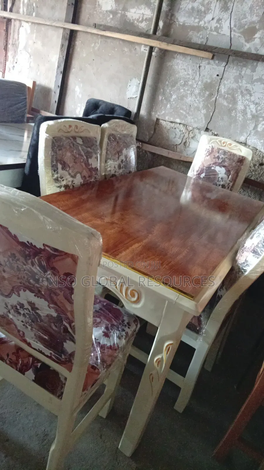 Six Seater Neat Dining Table Set