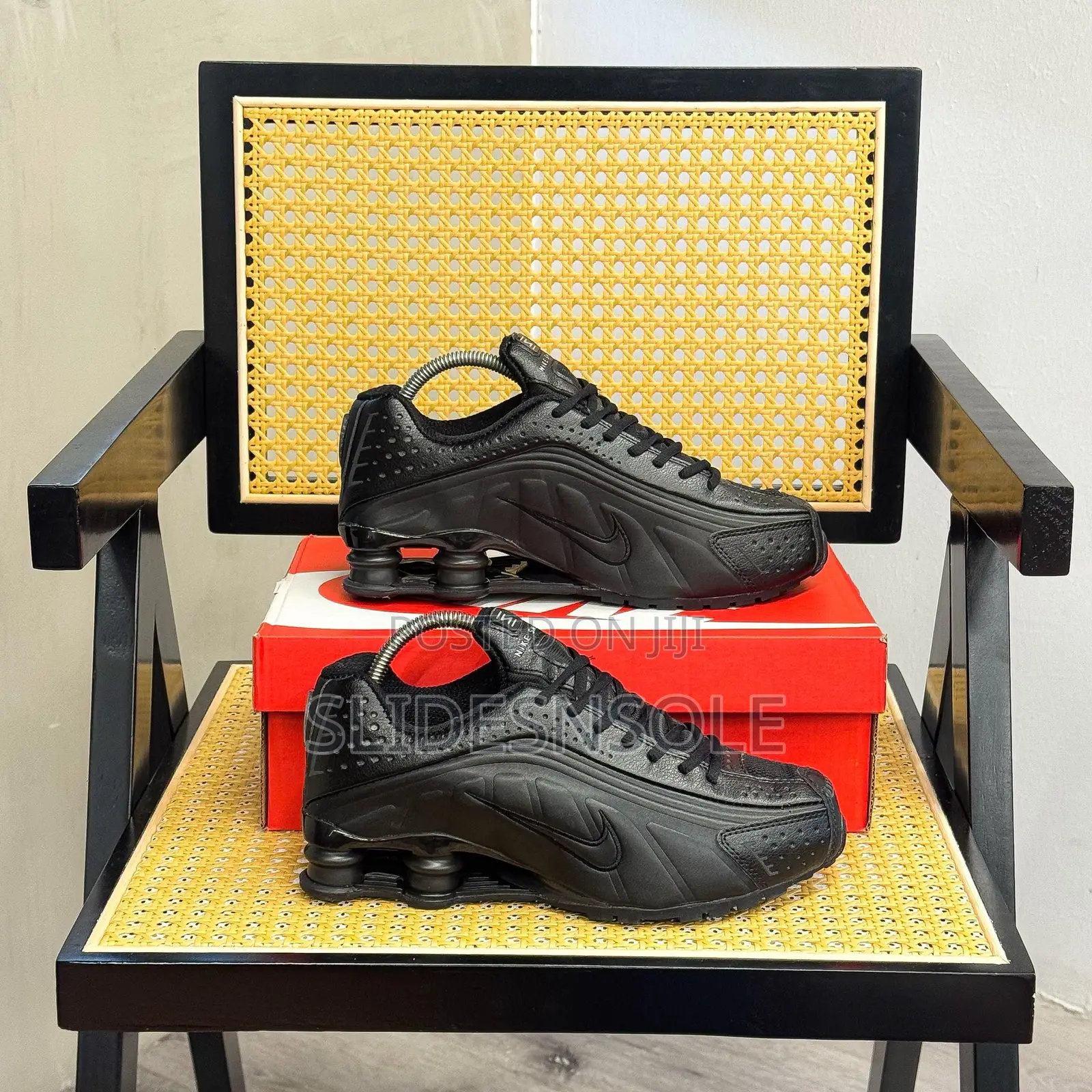 Nike Shox R4 “Triple Black