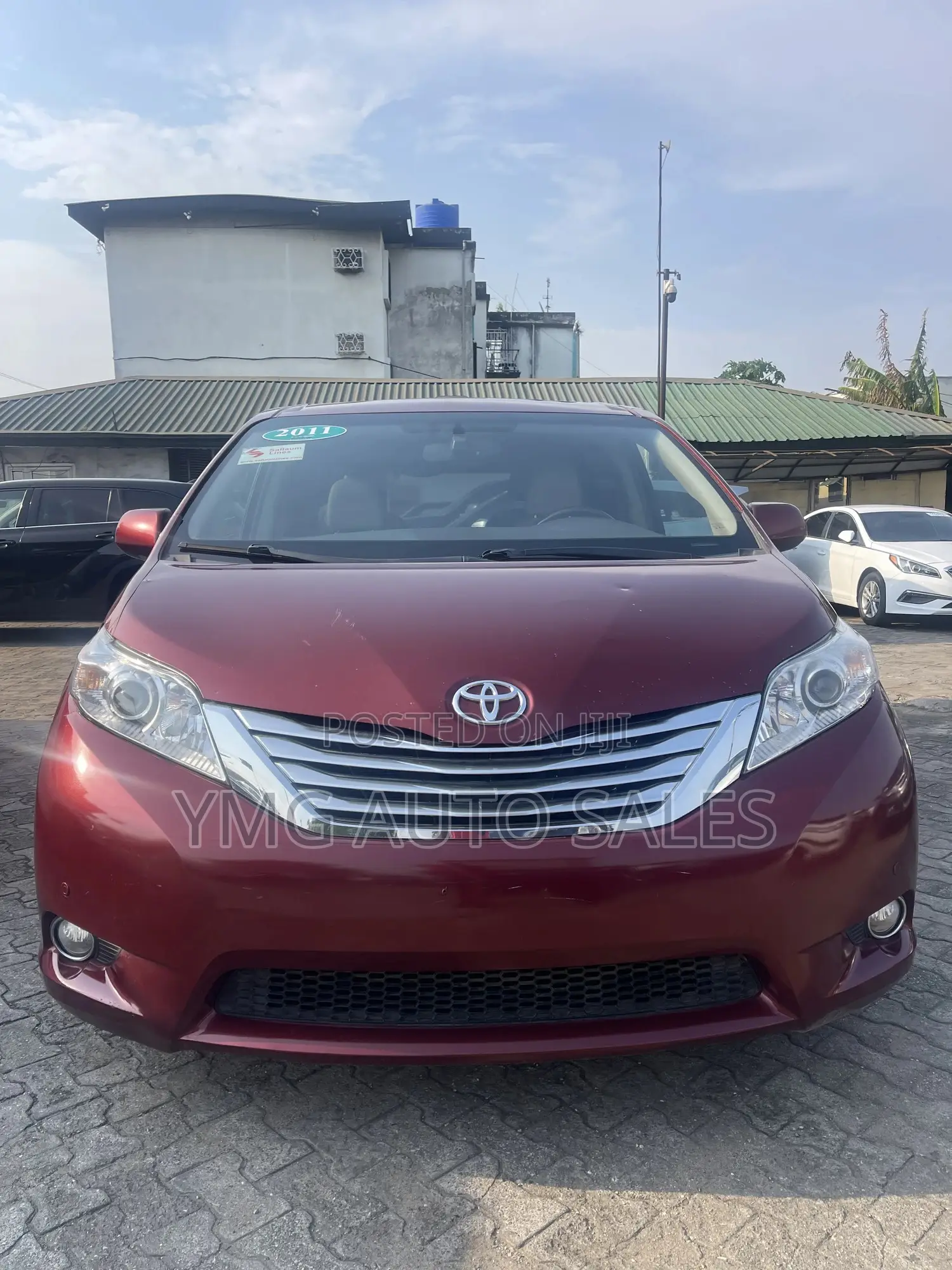 Toyota Sienna 2011 Red