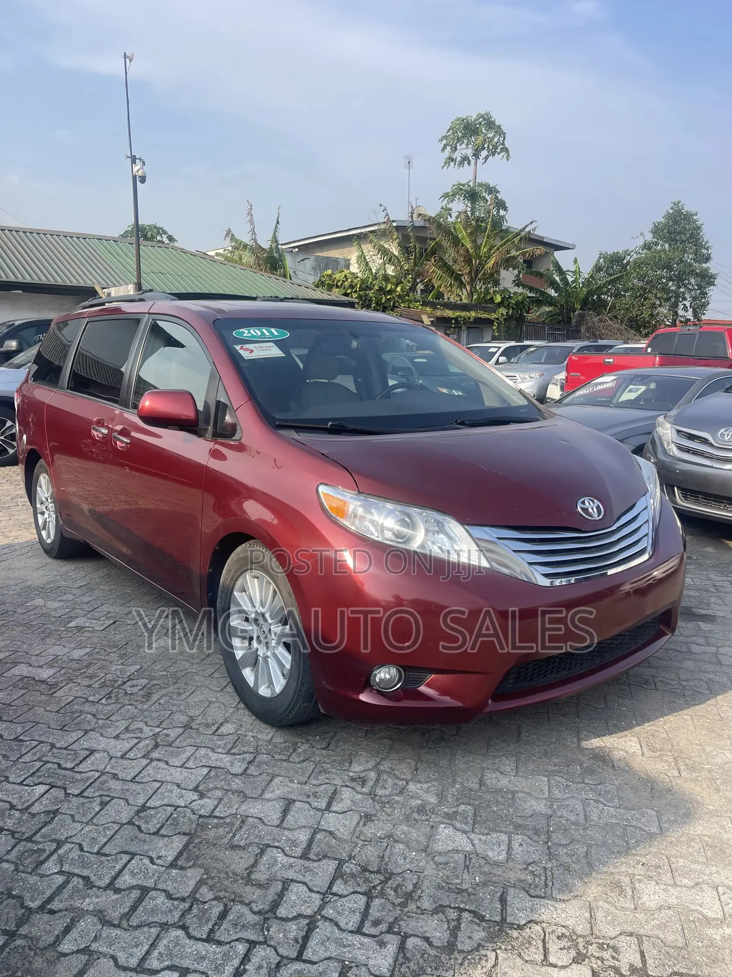 Toyota Sienna 2011 Red