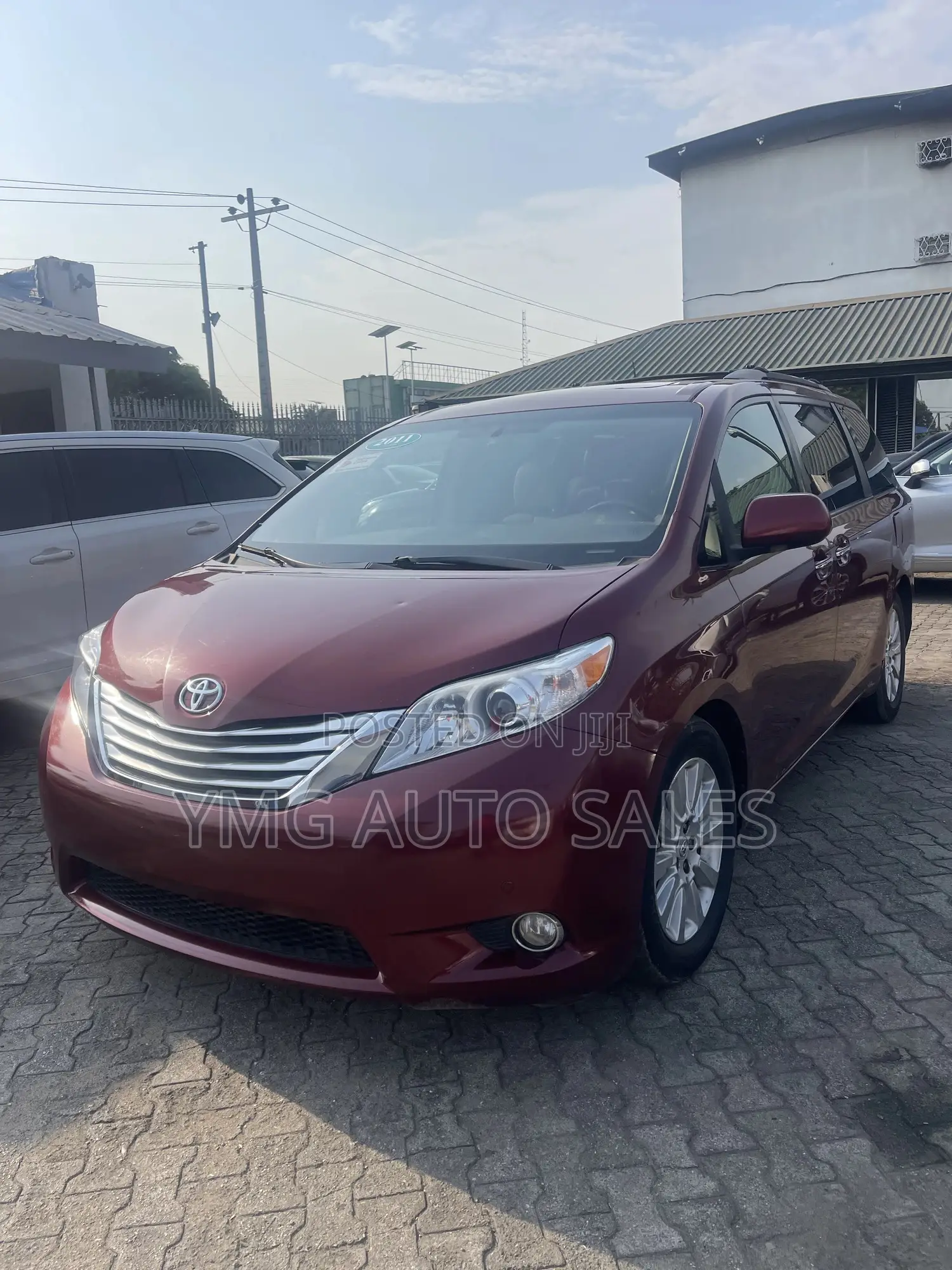 Toyota Sienna 2011 Red